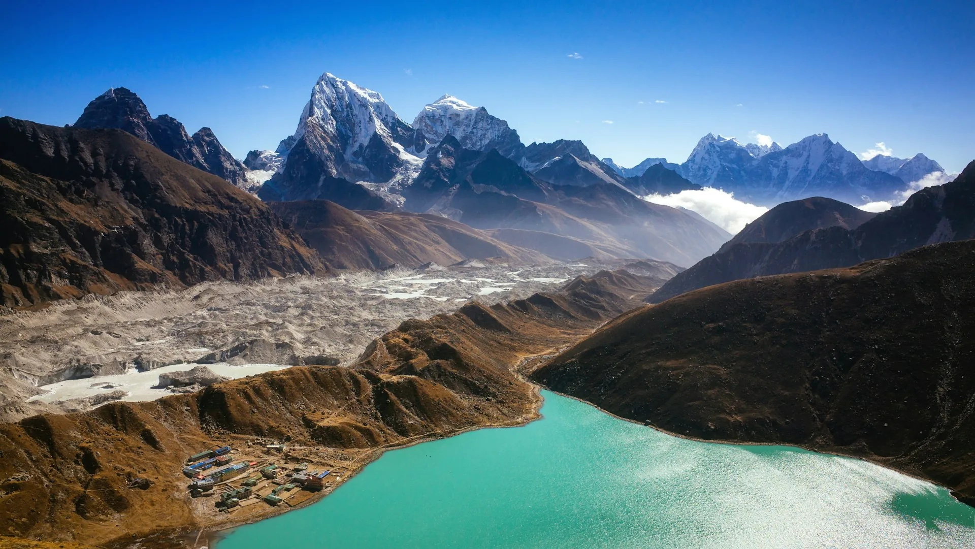 Rocky moraine above Gokyo valley