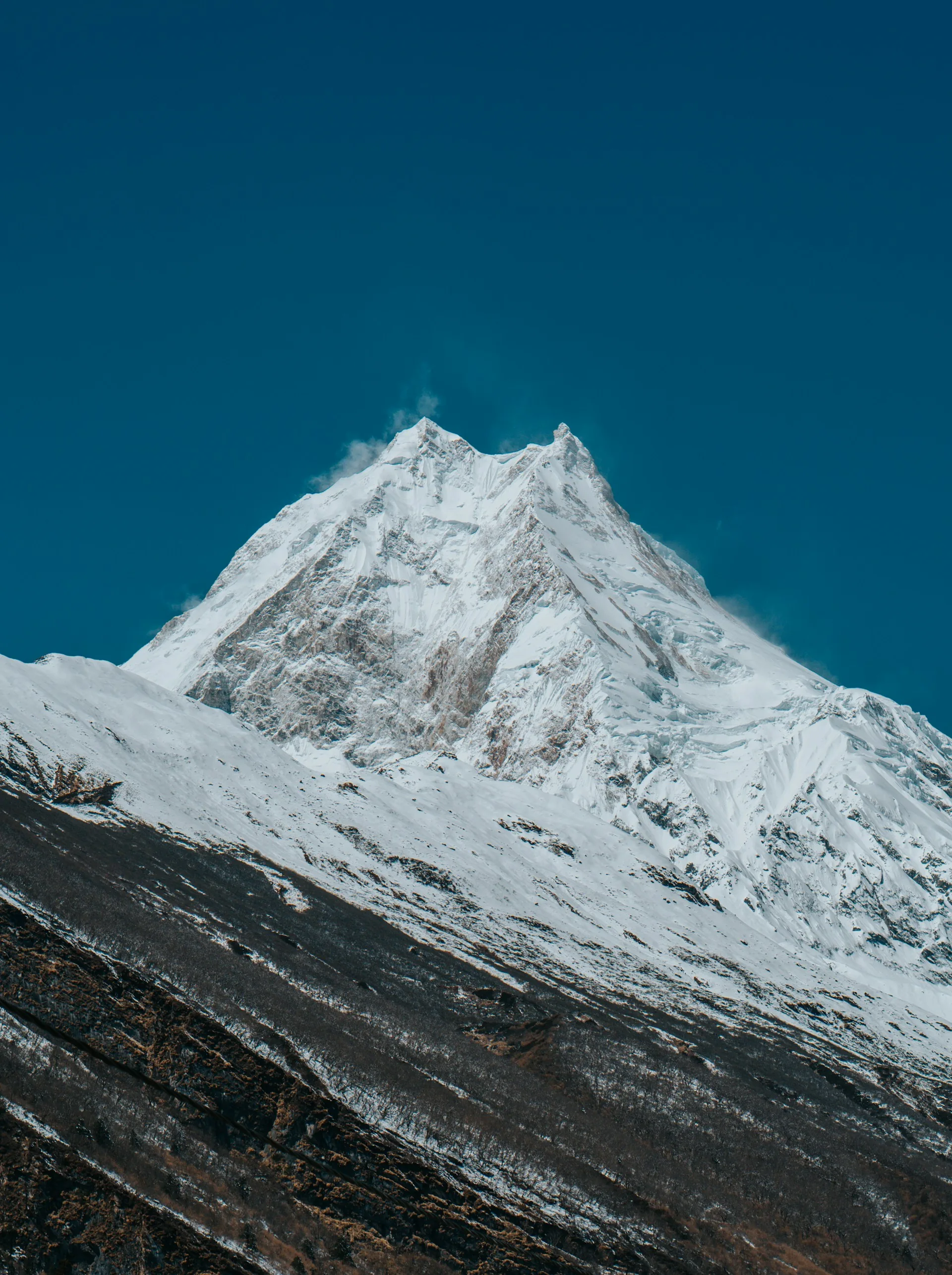 Manaslu peak and surrounding Himalayan range
